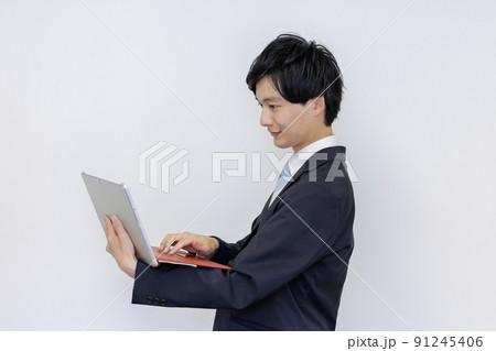 ビジネスマン　スーツ　男性 91245406