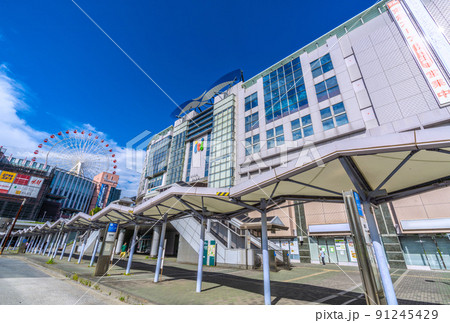 日本の横浜都市景観 センター北駅前のショッピングタウン「iti あいたい」などを望む 日本の横浜都市景観 センター北駅前のショッピングタウン「iti あいたい」などを望む 91245429