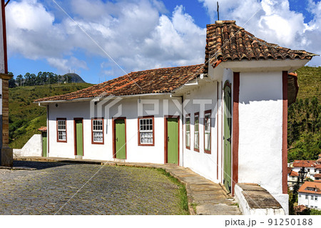 Cobblestone streets of Ouro Preto 91250188