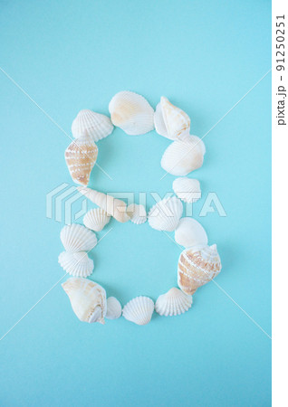 貝殻で作られた数字の8 91250251