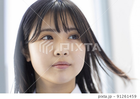 10代の若い女性 91261459