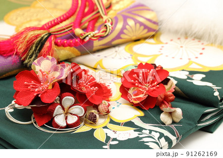 振り袖と小物の髪飾り 91262169