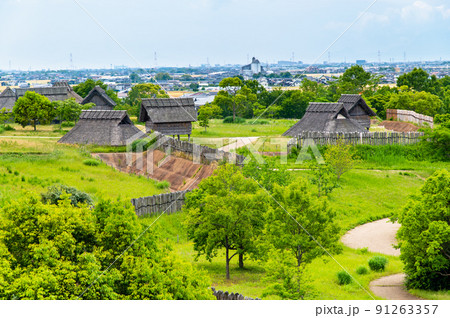 佐賀県 吉野ヶ里遺跡　～倉と市（南内郭から俯瞰）～ 91263357