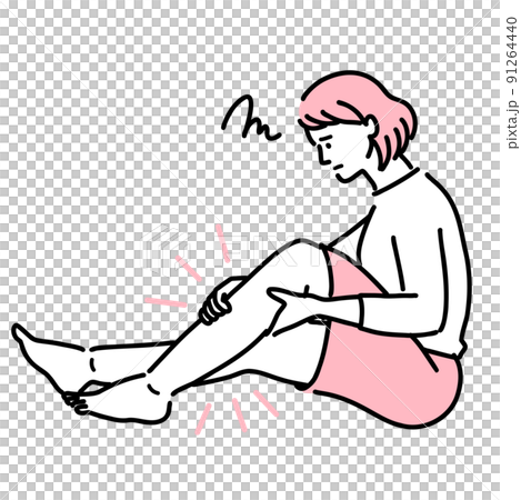 足のむくみに悩んでいる若い女性 91264440