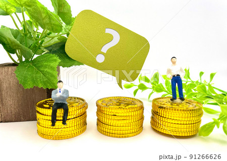 お金の疑問を考えるビジネスマン 91266626