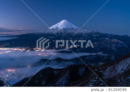《山梨県》雲海に浮かぶ富士山・日本の絶景 《山梨県》雲海に浮かぶ富士山・日本の絶景 91269590