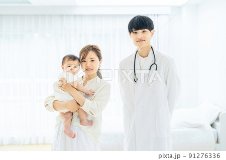 母子と医師　小児科医 91276336