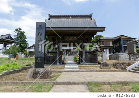 伝統ある禅宗の寺院である萬松山鳳林院山門 91276533