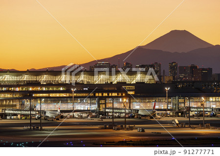 富士山と羽田空港 91277771