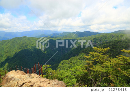 大台ヶ原 大蛇嵓(だいじゃぐら) へ向かう【吉野熊野国立公園】 大台ヶ原 大蛇嵓(だいじゃぐら) へ向かう【吉野熊野国立公園】 91278418