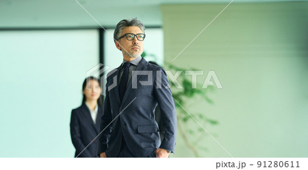 ダンディな髭の経営者 ダンディな髭の経営者 91280611