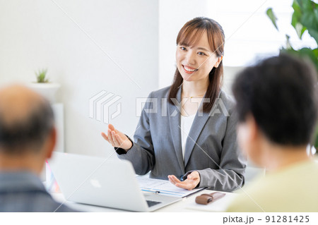 営業　相談　説明　遺言　相続　遺留分　生前贈与　接客　来客　打合せ 91281425