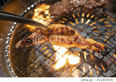 ロースターで焼くジューシーな鶏肉【せせり】 91284936