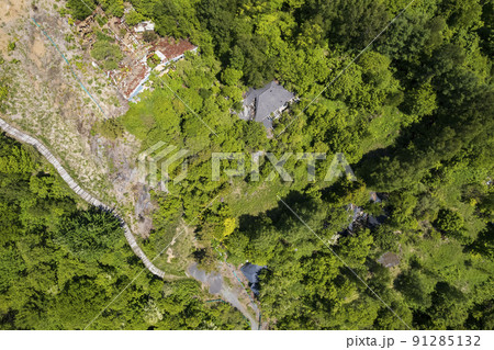 洞爺 西山山麓火口を空撮(破壊されたお菓子工場と住宅) 洞爺 西山山麓火口を空撮(破壊されたお菓子工場と住宅) 91285132