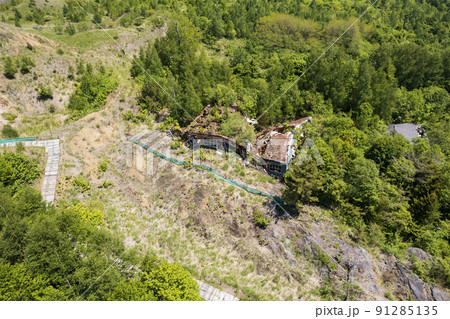 洞爺 西山山麓火口を空撮(破壊されたお菓子工場) 洞爺 西山山麓火口を空撮(破壊されたお菓子工場) 91285135
