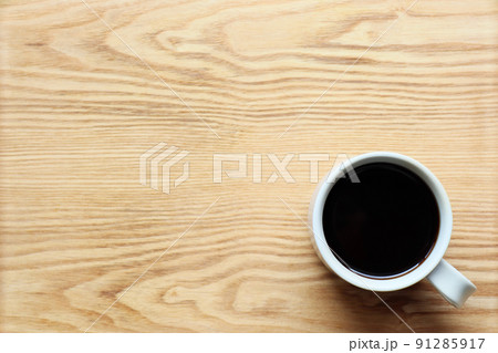 木目背景にコーヒー右下【コピースペースあり横】 木目背景にコーヒー右下【コピースペースあり横】 91285917