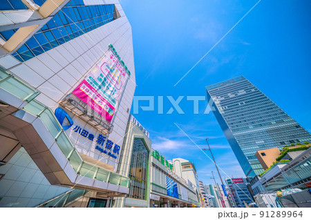 日本の東京都市景観 3日連続猛暑日記録。6月だがまるで真夏のような暑さ…新宿駅(南口)の街並み 日本の東京都市景観 3日連続猛暑日記録。6月だがまるで真夏のような暑さ…新宿駅(南口)の街並み 91289964