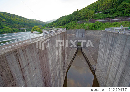 福岡県うきは市のロックフィル式多目的ダム藤波ダム 福岡県うきは市のロックフィル式多目的ダム藤波ダム 91290457