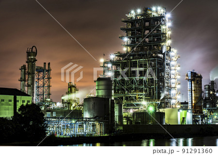 川崎・扇町の工場夜景 フレアスタック現象によって赤く染まる空【神奈川県・川崎市】 川崎・扇町の工場夜景 フレアスタック現象によって赤く染まる空【神奈川県・川崎市】 91291360