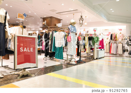 百貨店でお買い物 百貨店でお買い物 91292765