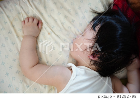 睡眠中 眠る 子供 91292798