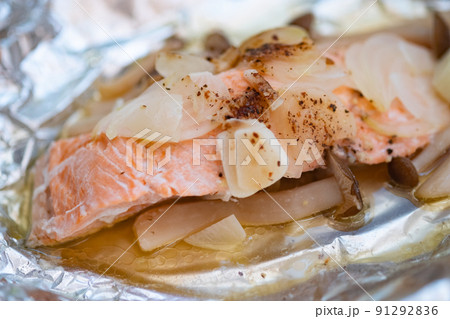 シャケのホイル焼き (調理後) 写真素材 シャケのホイル焼き (調理後) 写真素材 91292836
