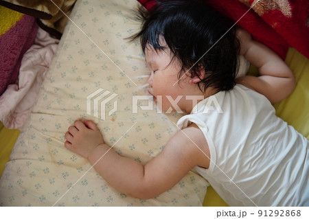 睡眠中 眠る 子供 91292868