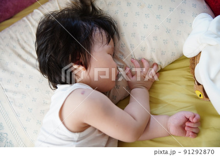 睡眠中 眠る 子供 91292870