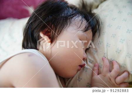 睡眠中 眠る 子供 91292883