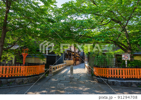 京都 祇園白川の巽橋と新緑 京都 祇園白川の巽橋と新緑 91294708