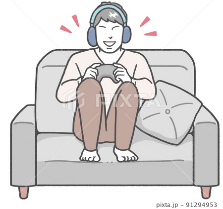 ヘッドフォンを着けてソファに座り、1人でテレビゲームを楽しむ若いアジア人男性 91294953