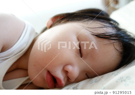 睡眠中 眠る 子供 91295015