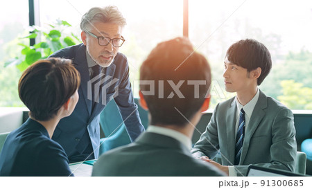 会議するビジネスグループ 会議するビジネスグループ 91300685
