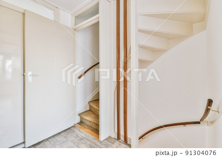 Luxury staircase hall of special design in an elegant house Luxury staircase hall of special design in an elegant house 91304076