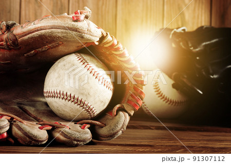 baseball glove and baseball 91307112