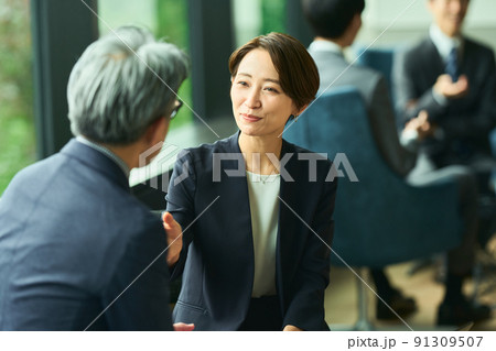シニア社長と秘書 シニア社長と秘書 91309507