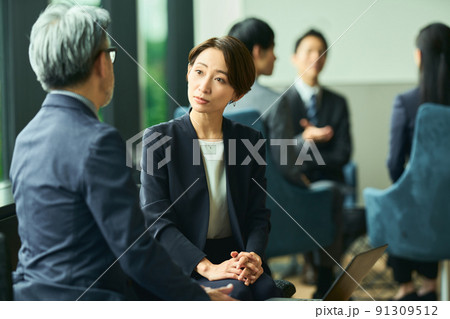 シニア社長と秘書 シニア社長と秘書 91309512