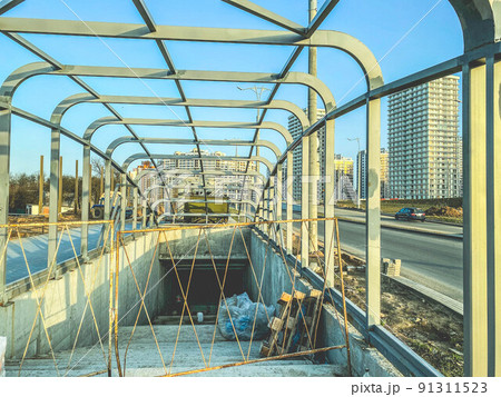 construction of an underpass in the city center. the concrete structure is fenced off from the passage of tourists and residents. crossing without roof and doors 91311523