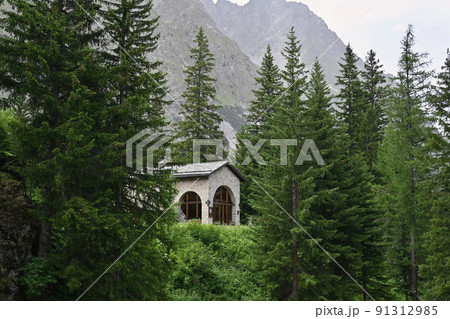 山の教会 91312985