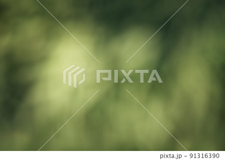 Defocused bright abstract spring background with white shimmering sunspots. Bokeh. Holiday festive concept. Copy space for text. Product presentation, Minimal summer concept. 91316390