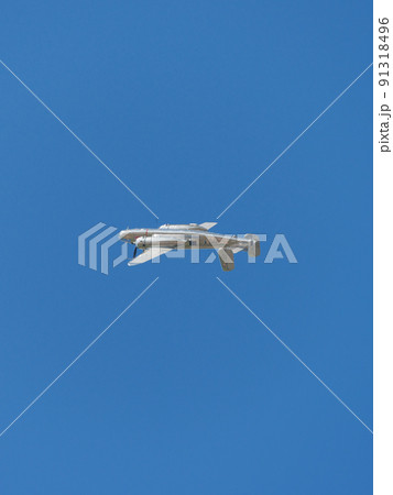 ノースアメリカンB-25Jミッチェル爆撃機宙返り 91318496