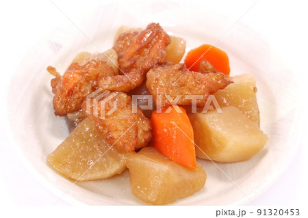 大根とさつま揚げの煮物 ニンジン おかず 明るい背景 大根とさつま揚げの煮物 ニンジン おかず 明るい背景 91320453