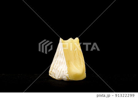 カットしたカマンベールチーズ カットしたカマンベールチーズ 91322299