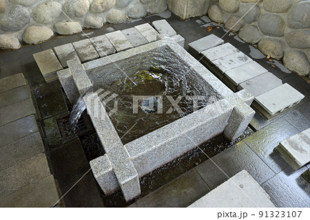 大垣の湧水(岐阜県大垣市西外側町) 大垣の湧水(岐阜県大垣市西外側町) 91323107