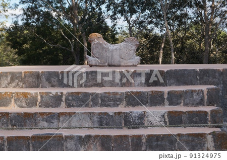 メキシコ メリダ ウシュマル遺跡 双頭のジャガー メキシコ メリダ ウシュマル遺跡 双頭のジャガー 91324975