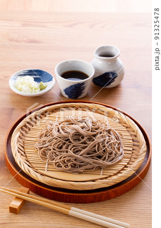 ざるそばを食べる 91325478