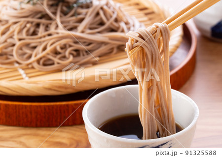 ざるそばを食べる 91325588