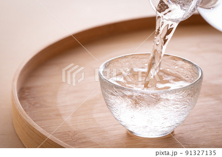 冷酒を注ぐ 冷酒を注ぐ 91327135