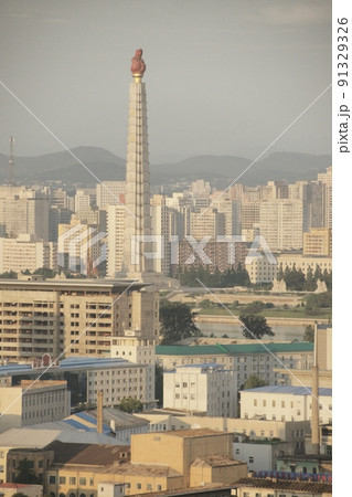 大同江近くに建つ主体思想塔(北朝鮮・平壌) 大同江近くに建つ主体思想塔(北朝鮮・平壌) 91329326