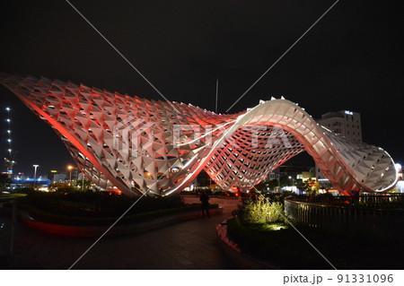 APEC公園　赤色ライトアップ 91331096